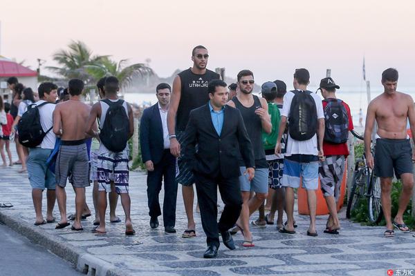 李璇：邵佳一内心坚定，对带国足可能承受的压力，应该有预期（李璇：邵佳一内心笃定，对执教国足的压力已有预期）