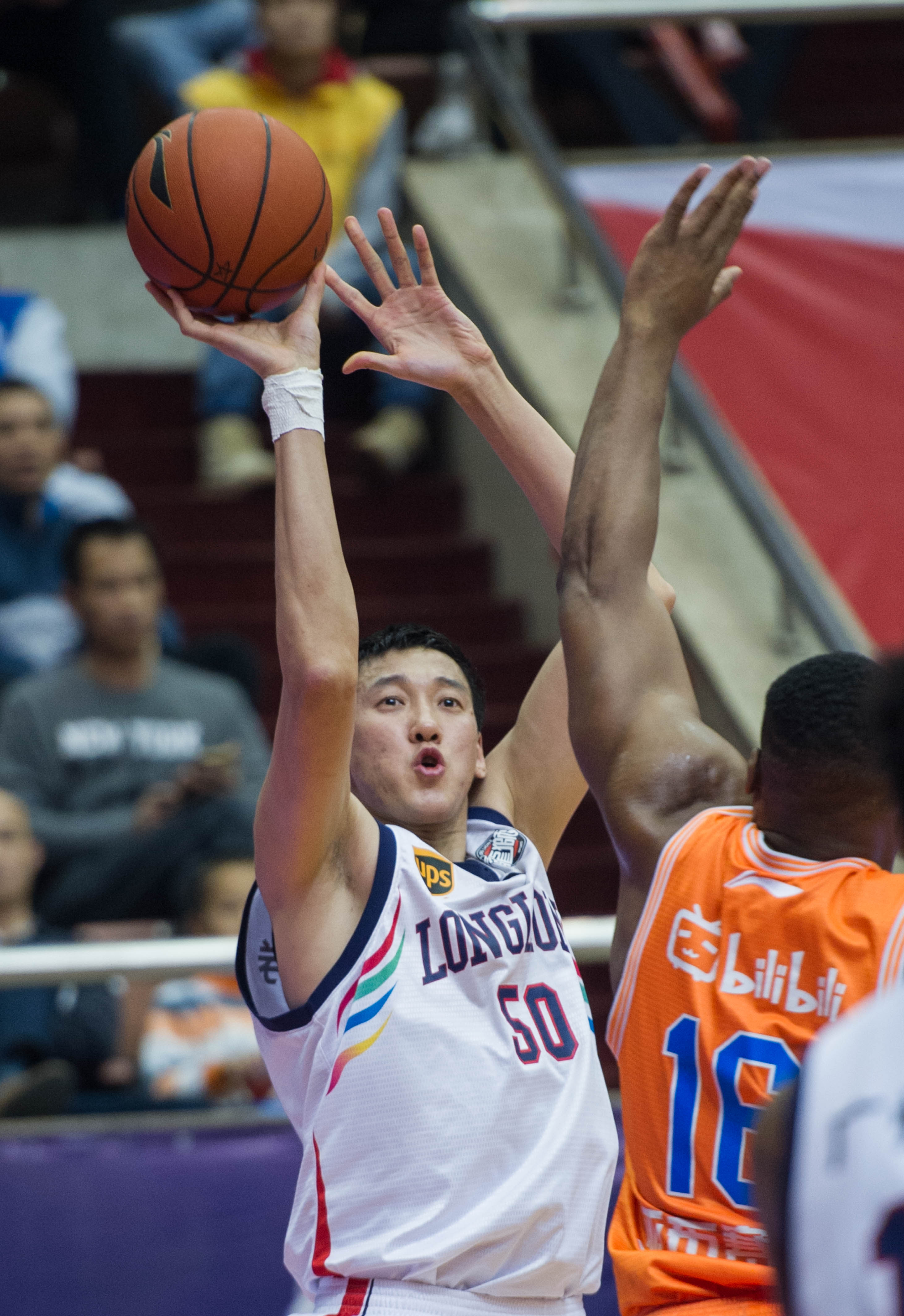 拉波尔塔：皇马看到巴萨复兴惊慌失措；很明显有人在抹黑巴萨（拉波尔塔：巴萨复苏令皇马不安；有人正有意抹黑巴萨）