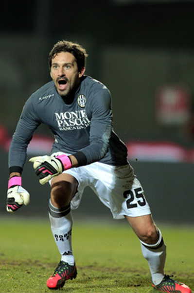 斯帕伊奇庆祝足协杯夺冠：为奖杯感到自豪，更为球队感到骄傲（斯帕伊奇欢庆足协杯封王：奖杯值得自豪，球队更令他骄傲）