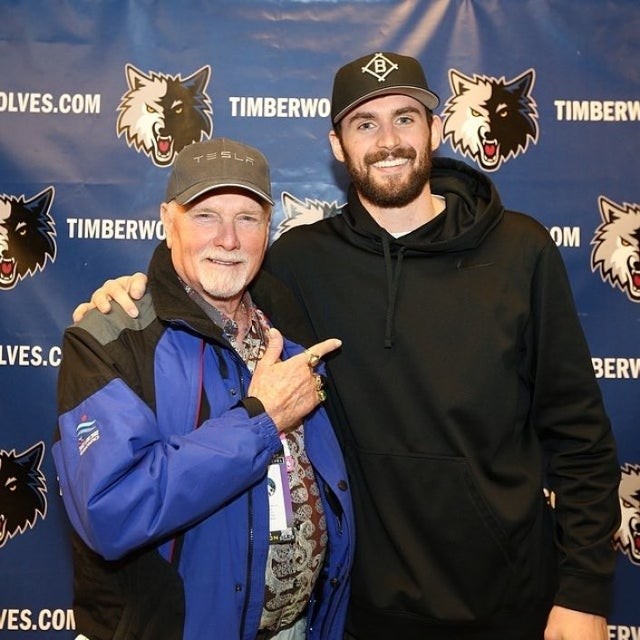 C罗晒精彩倒钩破门视频：谁来起个好标题🤔（C罗发布倒钩神仙球视频，标题你来定）