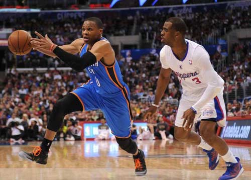 伦纳德24中15空砍赛季新高39分，仍未能带队取胜（伦纳德24投15中轰赛季新高39分仍难救主，球队无奈败北）