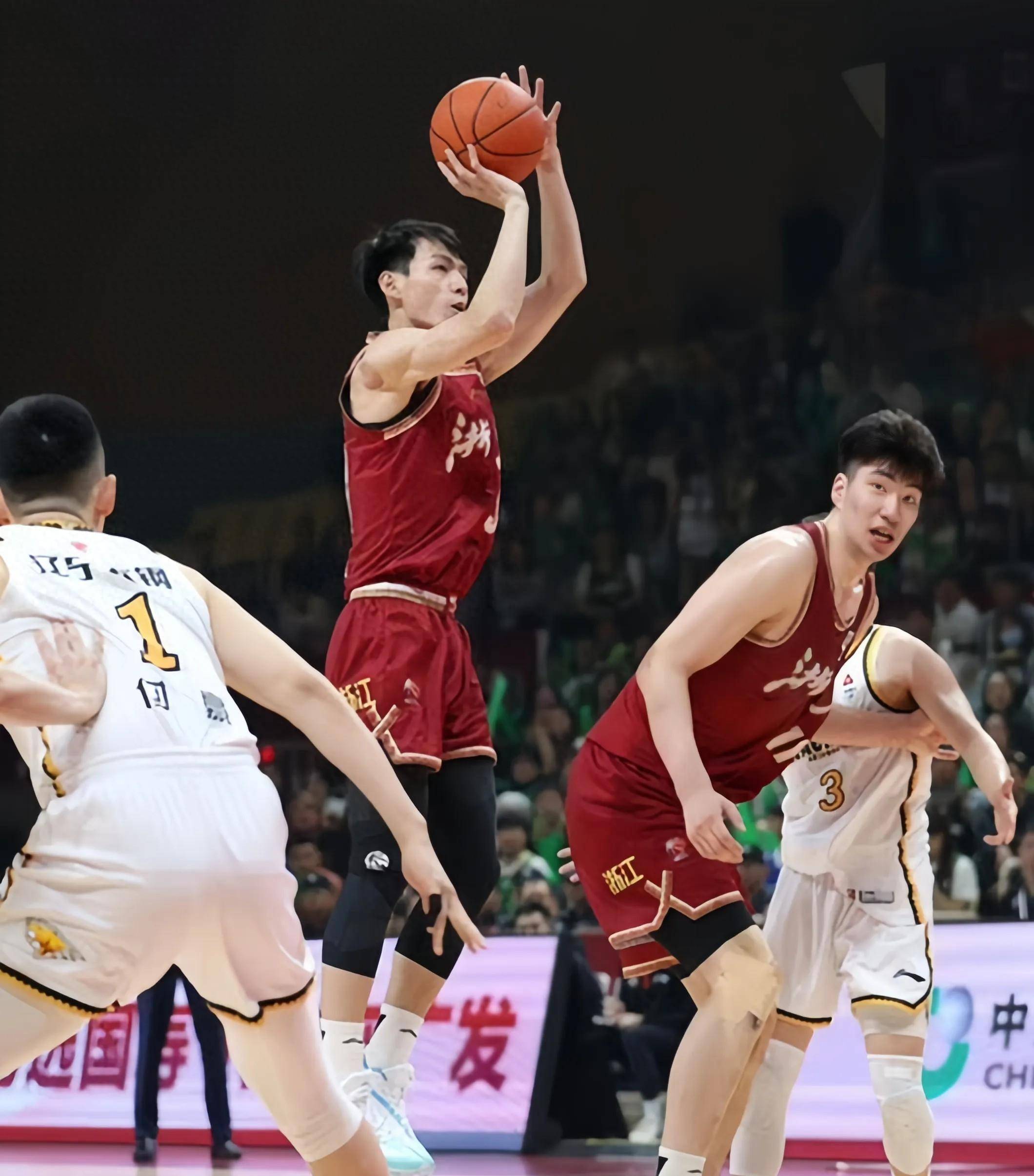 NBA战报：亚历山大38分，雷霆124-112击败勇士（亚历山大砍下38分，雷霆124-112力克勇士）